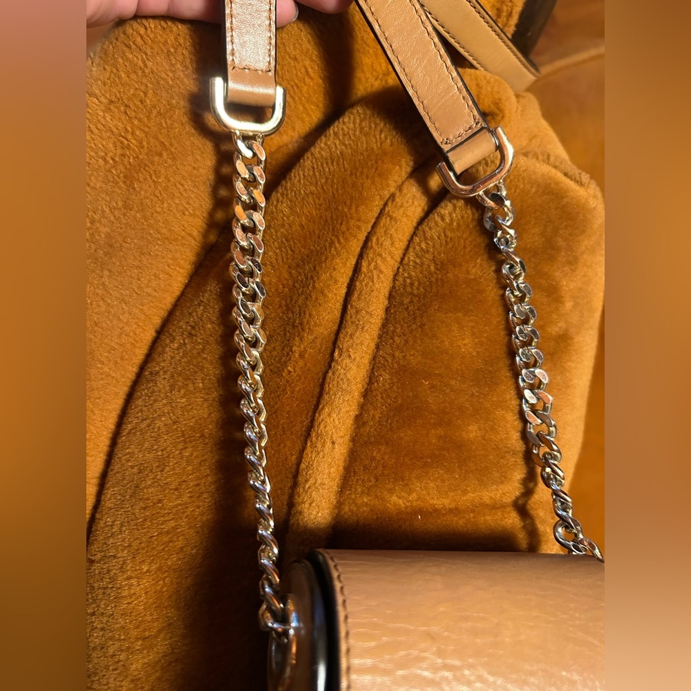 Michael Kors Camera Scout Collection Iphone
Leather Crossbody Bag - Picture 12 of 12